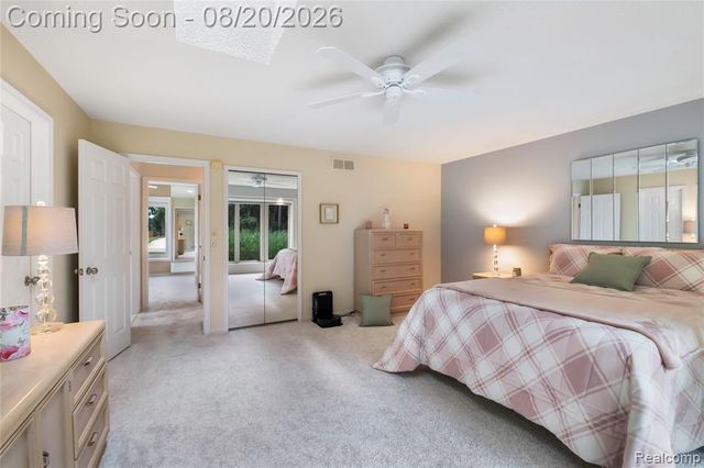 1129 S Lake Valley Drive, Fenton, MI 48430