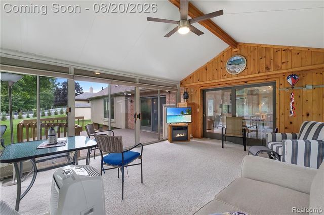 1129 S Lake Valley Drive, Fenton, MI 48430