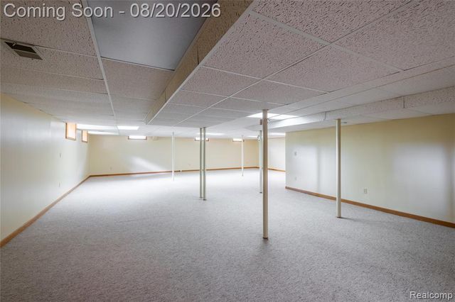 1129 S Lake Valley Drive, Fenton, MI 48430