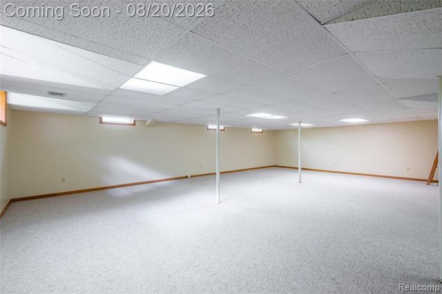 1129 S Lake Valley Drive, Fenton, MI 48430