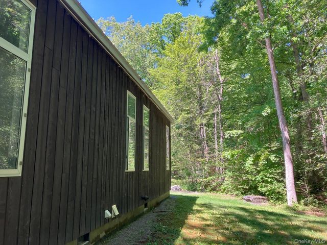 30 Old East Road, Wallkill, NY 12589