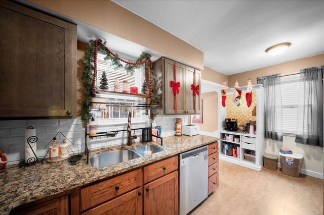 2690 Pinehurst Road, Norton Shores, MI 49441