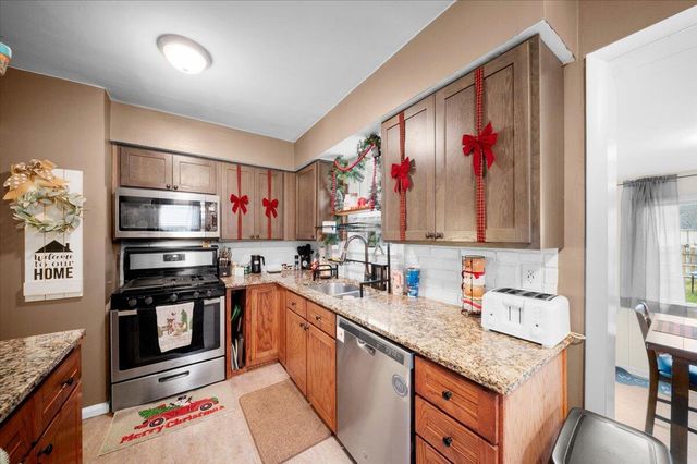 2690 Pinehurst Road, Norton Shores, MI 49441