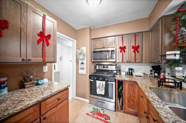 2690 Pinehurst Road, Norton Shores, MI 49441