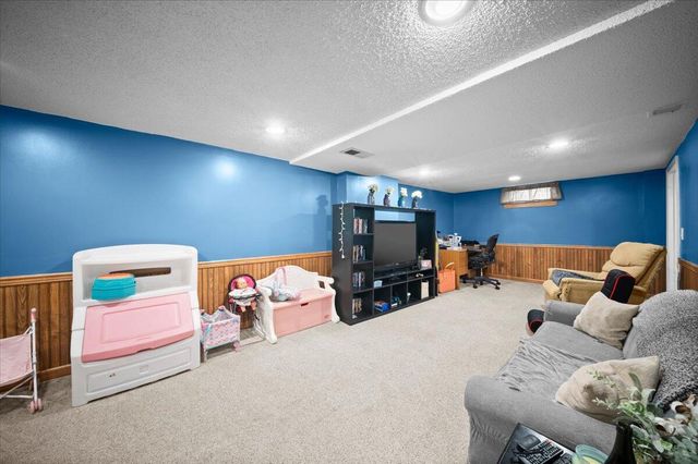 2690 Pinehurst Road, Norton Shores, MI 49441