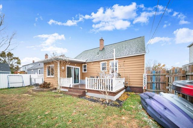 2690 Pinehurst Road, Norton Shores, MI 49441