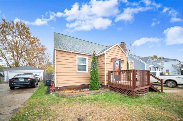 2690 Pinehurst Road, Norton Shores, MI 49441