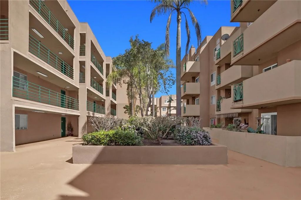 450 E 4th Street 319, Santa Ana, CA 92701