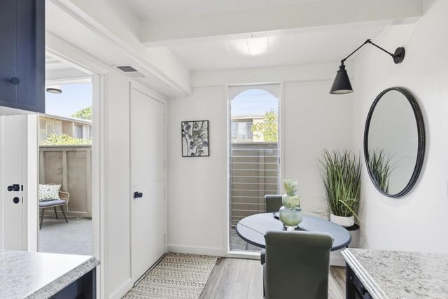 451 Dela Vina 107, Monterey, CA 93940