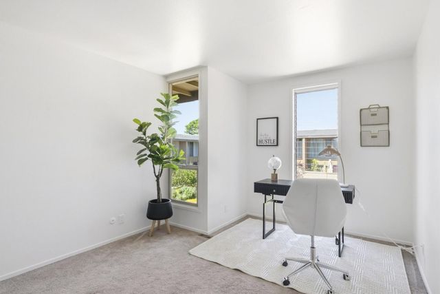 451 Dela Vina 107, Monterey, CA 93940