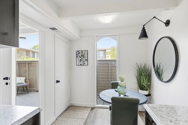 451 Dela Vina 107, Monterey, CA 93940