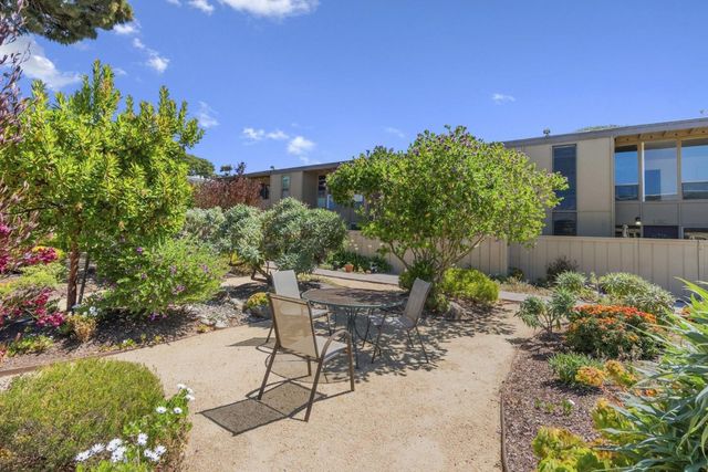 451 Dela Vina 107, Monterey, CA 93940