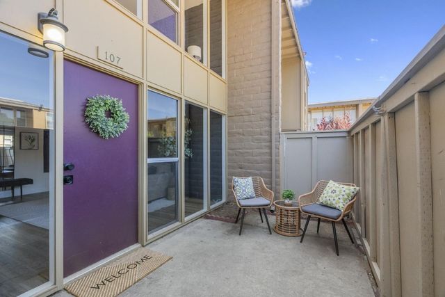 451 Dela Vina 107, Monterey, CA 93940