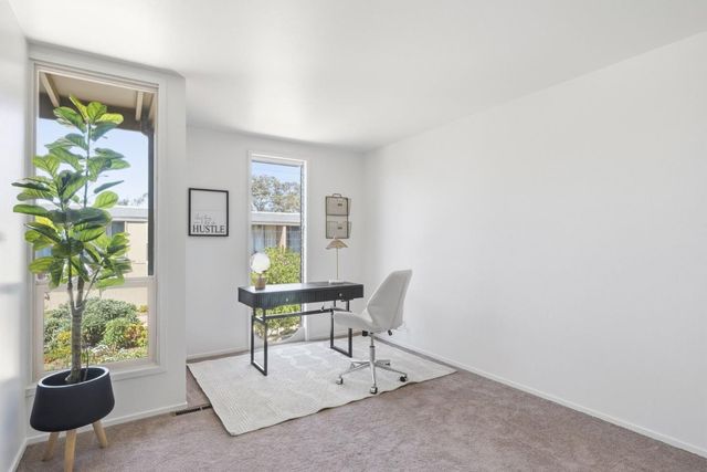 451 Dela Vina 107, Monterey, CA 93940