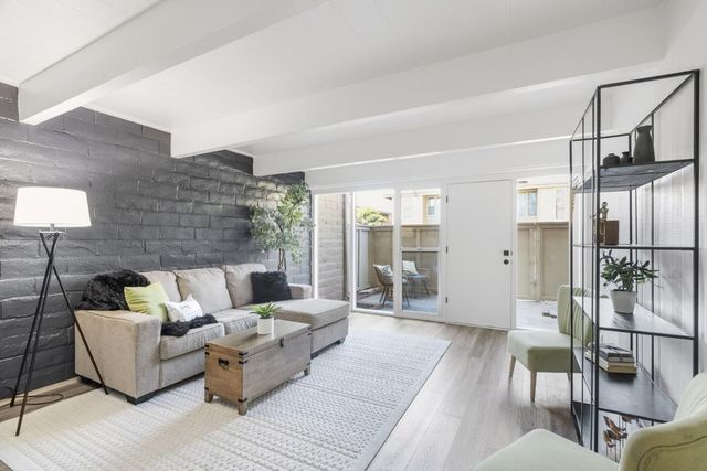 451 Dela Vina 107, Monterey, CA 93940
