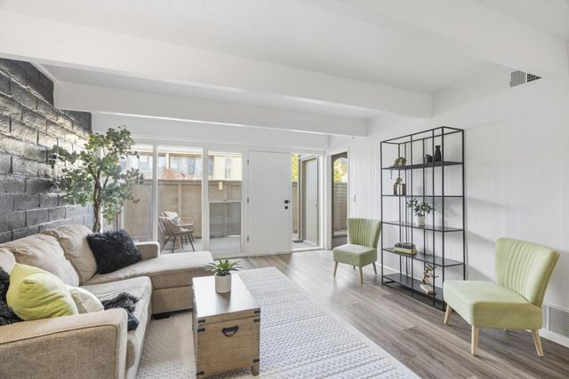 451 Dela Vina 107, Monterey, CA 93940