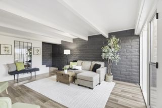 451 Dela Vina 107, Monterey, CA 93940