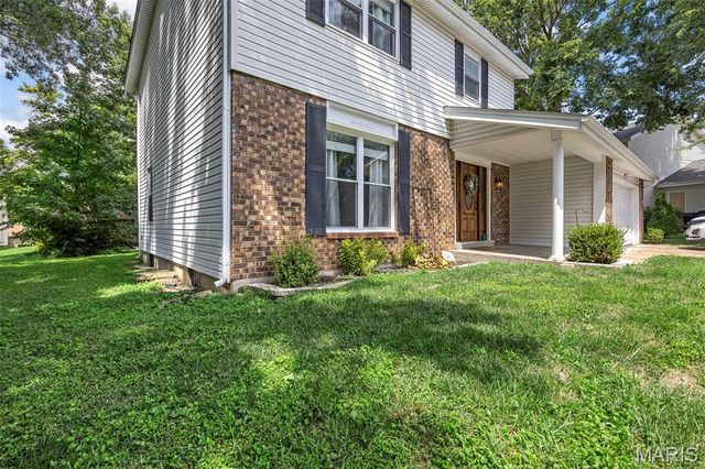 655 Lakewood Drive, Lake St Louis, MO 63367