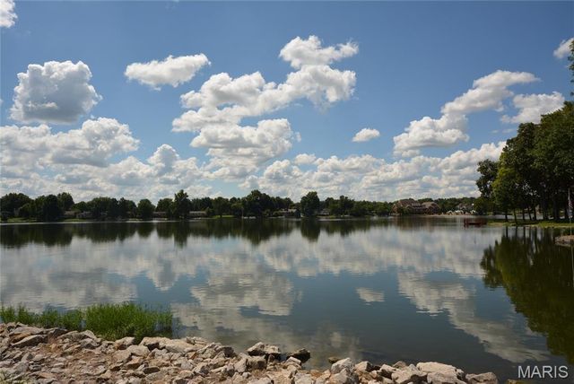 655 Lakewood Drive, Lake St Louis, MO 63367