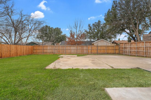 2000 Knollwood Lane, Carrollton, TX 75006