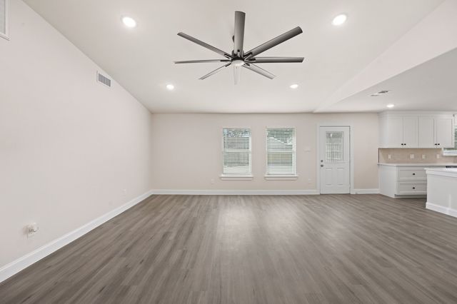 2000 Knollwood Lane, Carrollton, TX 75006