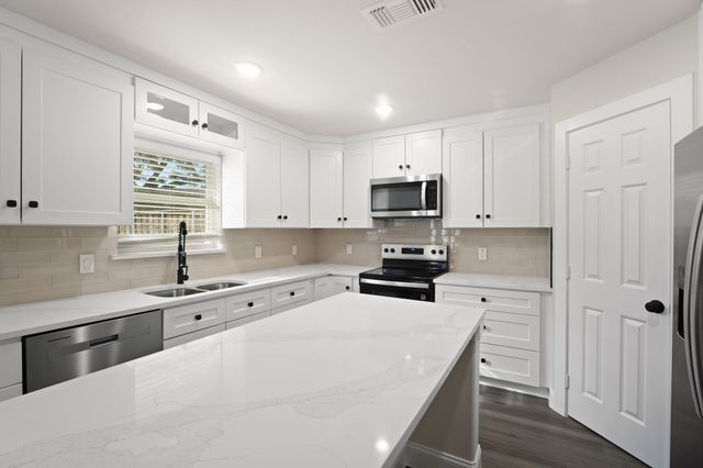 2000 Knollwood Lane, Carrollton, TX 75006