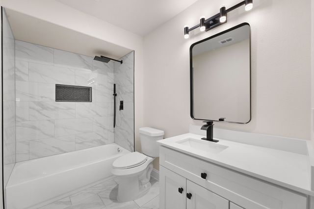 2000 Knollwood Lane, Carrollton, TX 75006