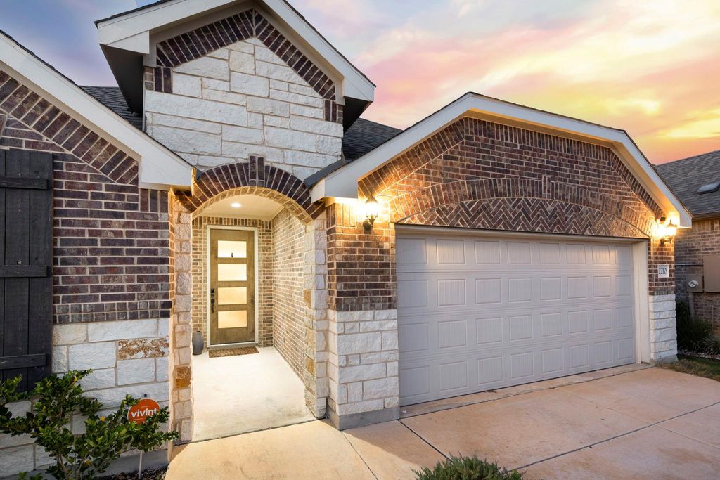 2210 Steerhead TRL, New Braunfels, TX 78132