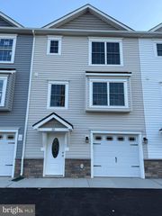 35 DUCK ST W, Front Royal, VA 22630