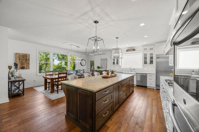 2522 Woods Drive, Victoria, MN 55386