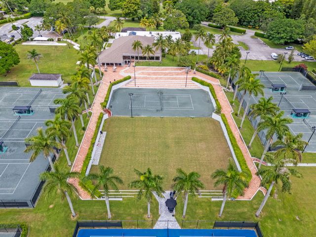 2514 Windsor Way Court, Wellington, FL 33414