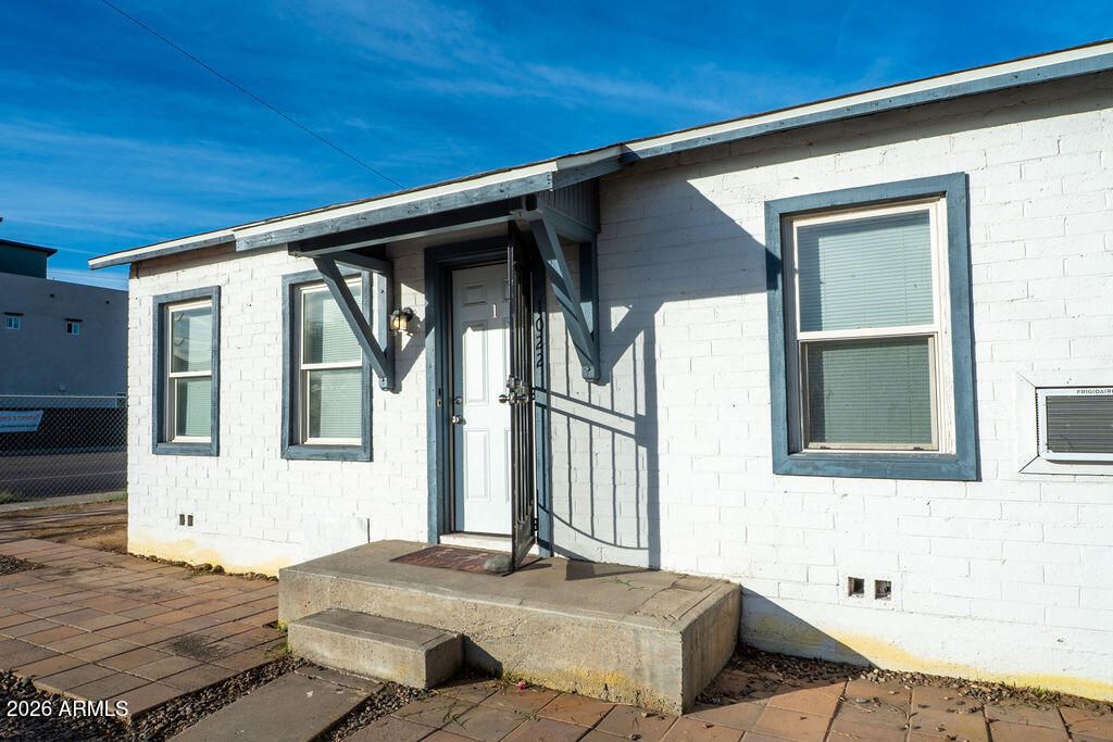 Image 2 of property listing at 1022 S MONTEZUMA Avenue, Phoenix, AZ 85003