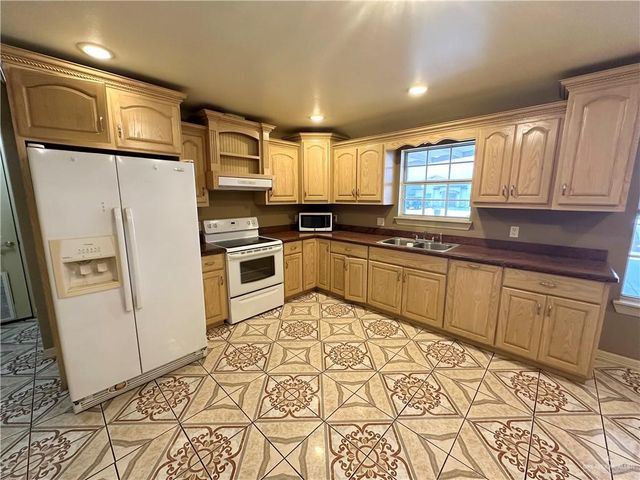 2011 E Bogey Drive, Mission, TX 78572