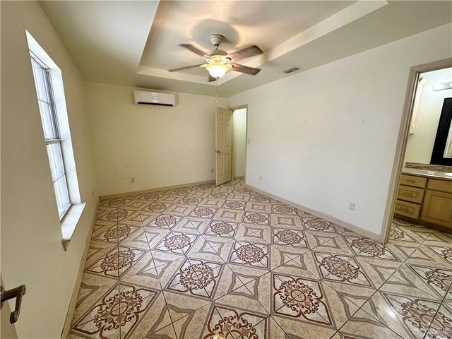 2011 E Bogey Drive, Mission, TX 78572