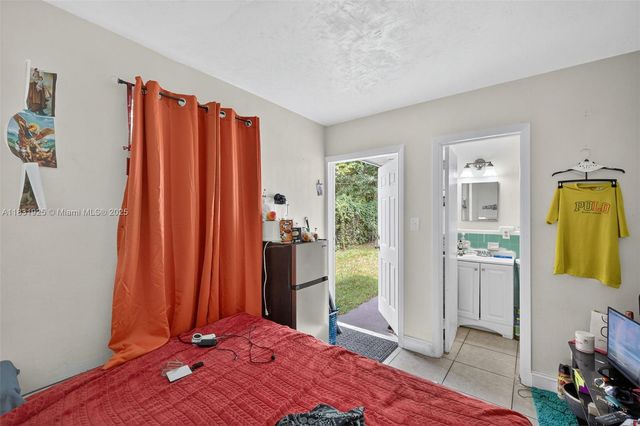 2779 NW 9th Pl, Fort Lauderdale, FL 33311