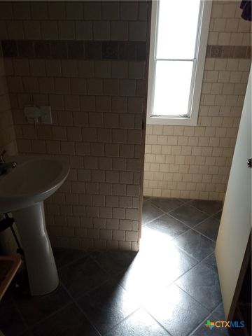 842 Burkhart Road, Victoria, TX 77905