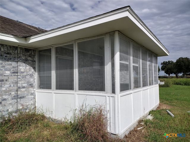 842 Burkhart Road, Victoria, TX 77905