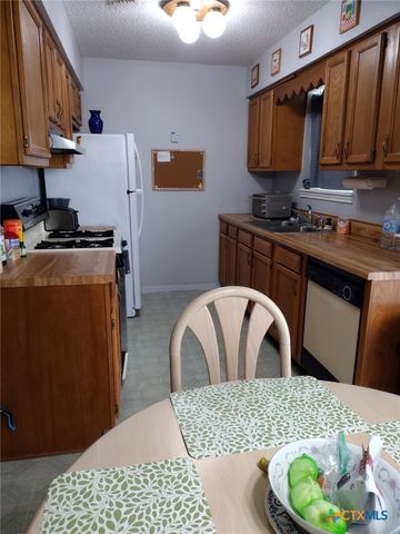 842 Burkhart Road, Victoria, TX 77905