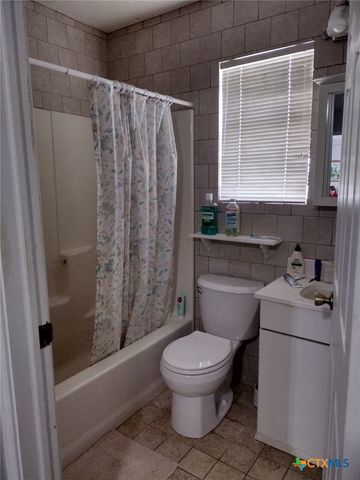 842 Burkhart Road, Victoria, TX 77905