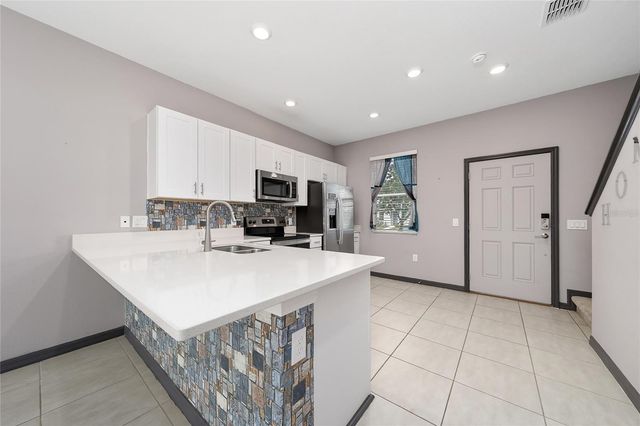 2060 VIEWFINDER STREET, Kissimmee, FL 34758