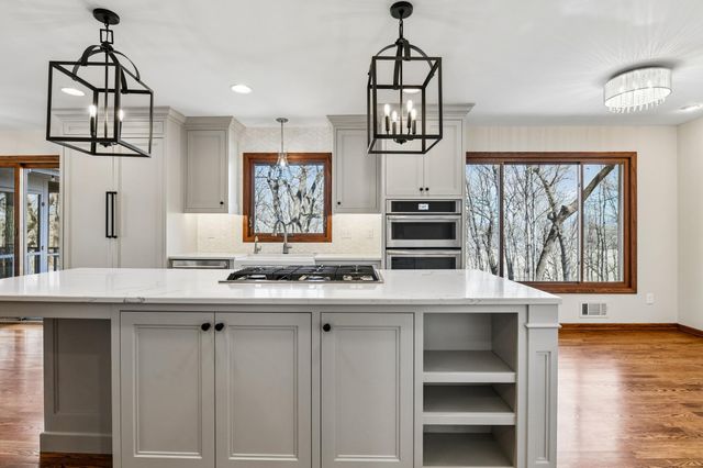 151 Choctaw Circle, Chanhassen, MN 55317