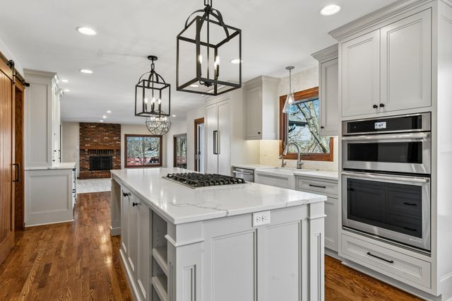 151 Choctaw Circle, Chanhassen, MN 55317