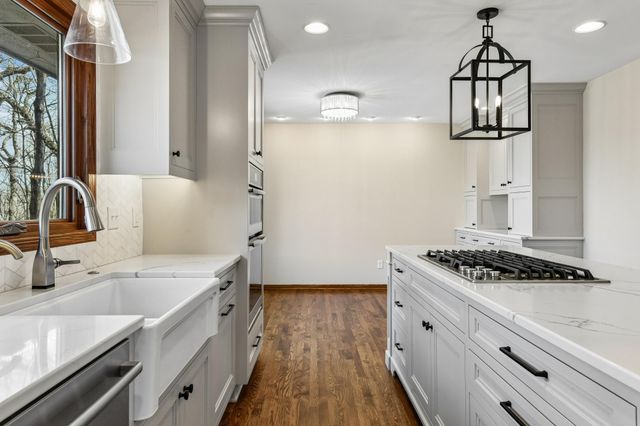 151 Choctaw Circle, Chanhassen, MN 55317