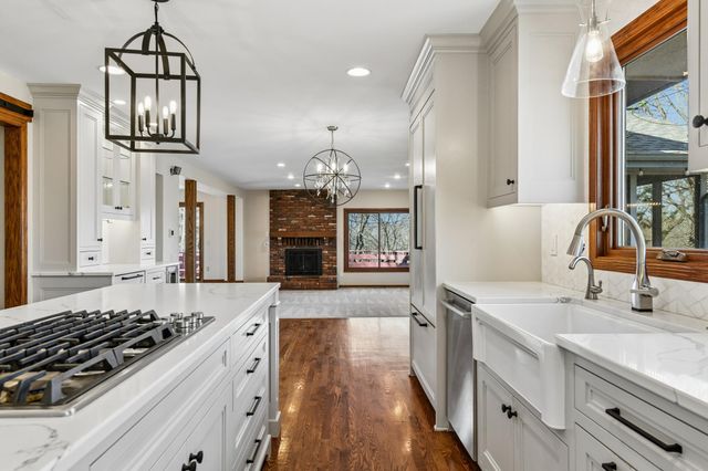 151 Choctaw Circle, Chanhassen, MN 55317