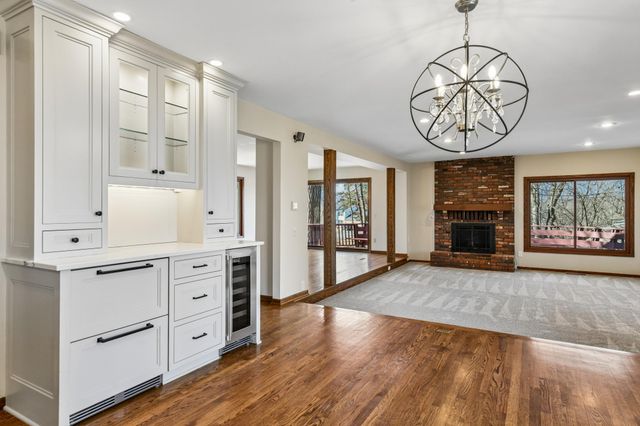 151 Choctaw Circle, Chanhassen, MN 55317