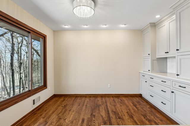 151 Choctaw Circle, Chanhassen, MN 55317