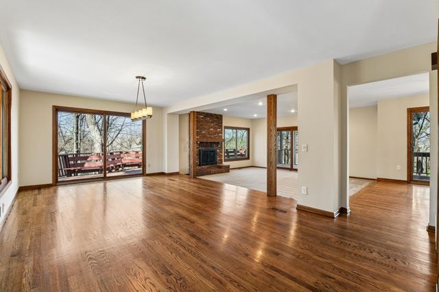 151 Choctaw Circle, Chanhassen, MN 55317