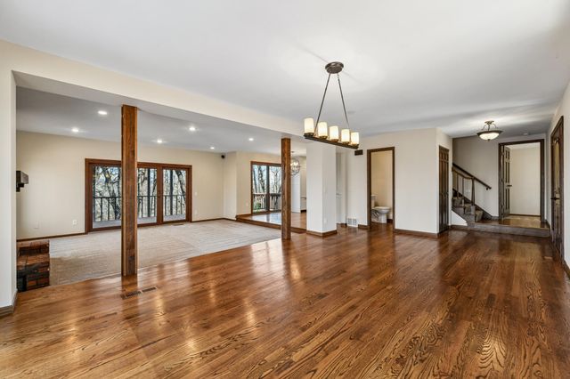 151 Choctaw Circle, Chanhassen, MN 55317