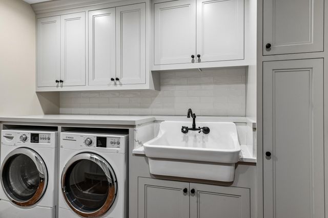 151 Choctaw Circle, Chanhassen, MN 55317