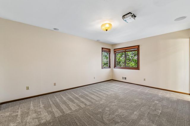 151 Choctaw Circle, Chanhassen, MN 55317